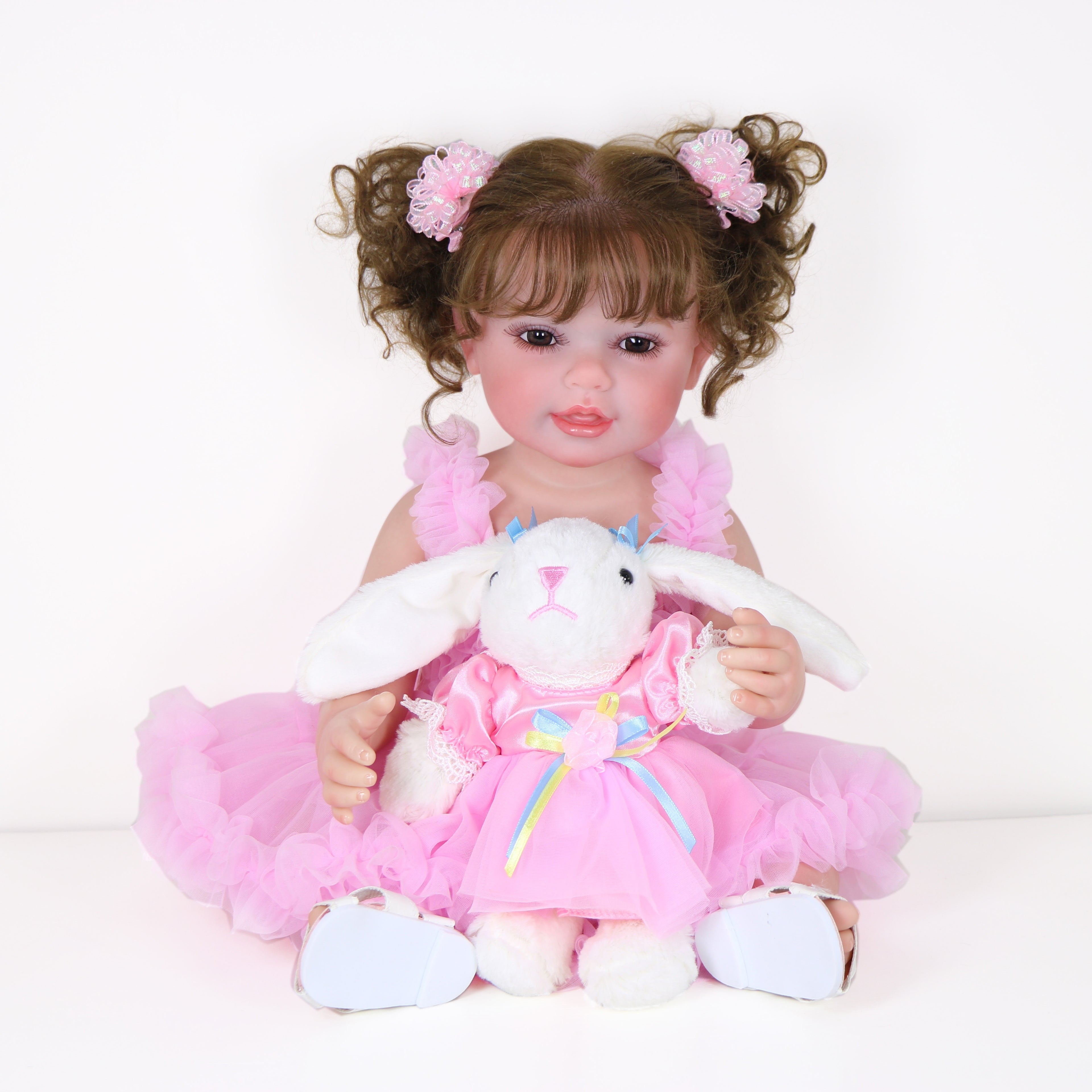 Poupée Reborn de 22 pouces - Mouvement joyeux avec un visage peint 3D, un corps en vinyle souple et des cheveux racinés, accompagné d'un petit lapin en peluche, parfait pour des cadeaux de Noël, d'Halloween ou de Thanksgiving.