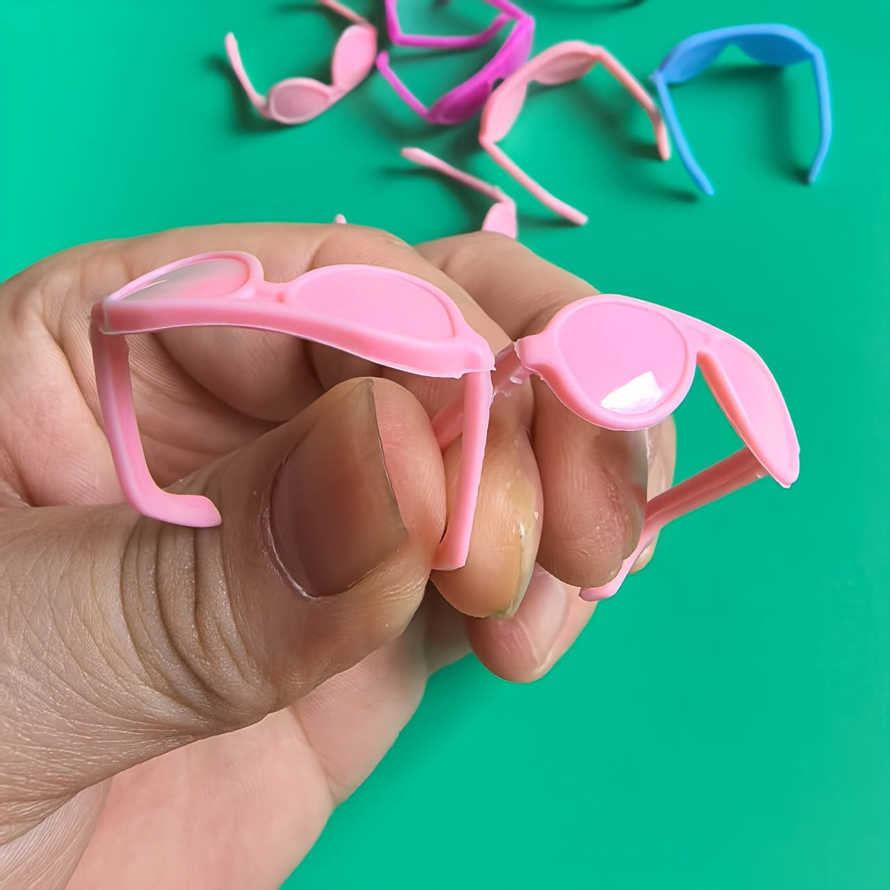 10pcs Mini Poupées Lunettes de Couleur Variée Modèles de Lunettes Parfaites Pour La Maison de Poupée La Maison de Fée La Décoration de Poupée Les Cadeaux de Vacances Pas Besoin D'électricité