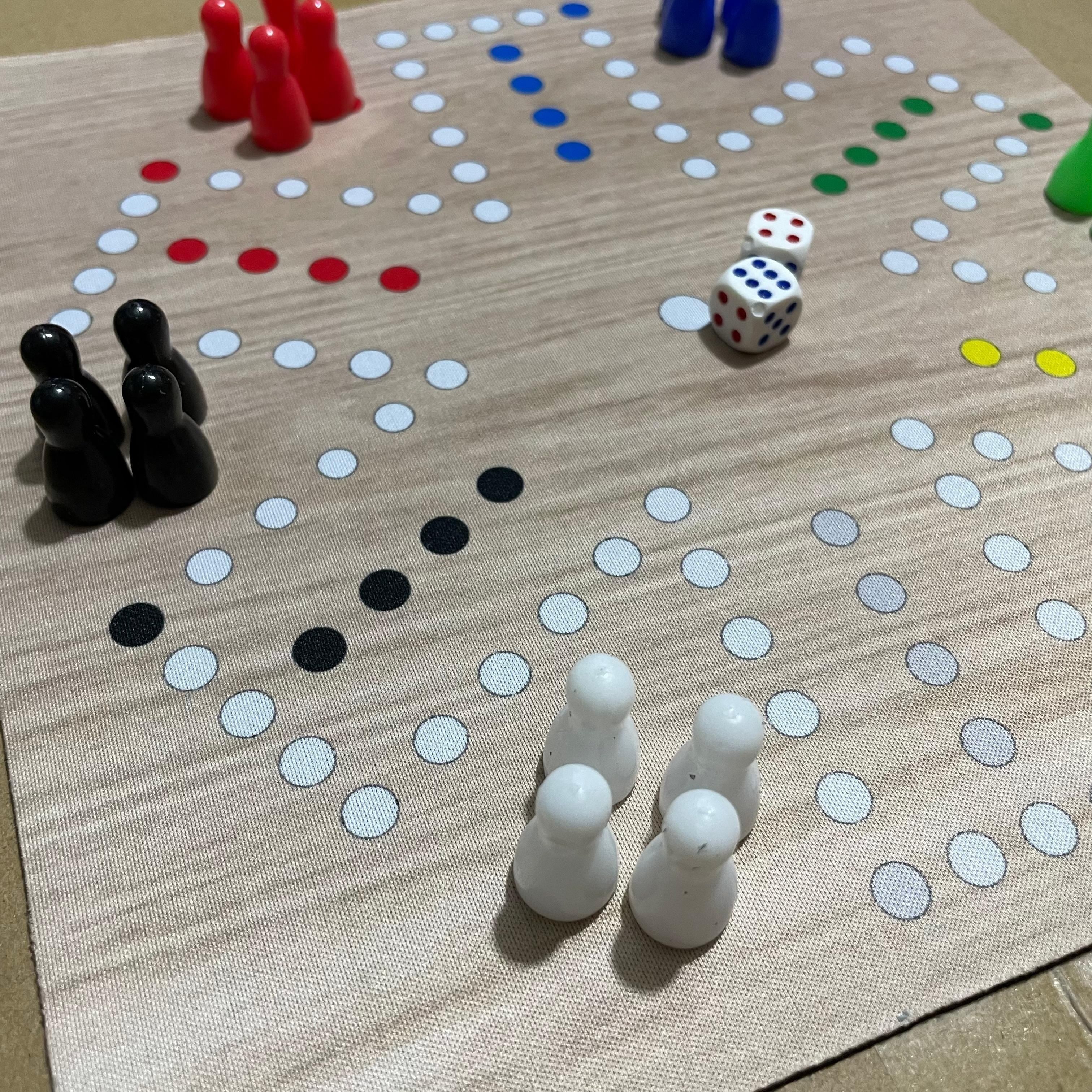 Jeu de Ludo & Échecs Volants Portable JACKAROO - Tapis de Souris pour 6 Joueurs, Pas d'Électricité Nécessaire, Idéal pour le Loisir Familial & les Fêtes, 14 Ans et Plus