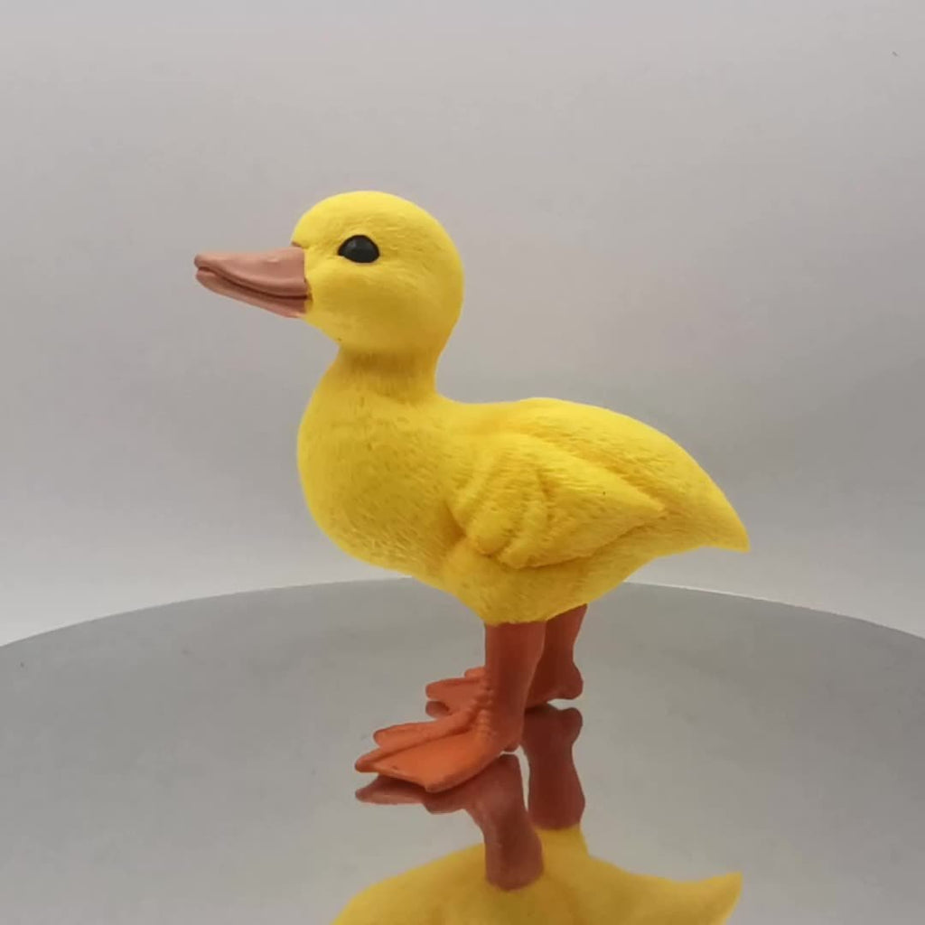 Simulation Animal Toy: Modèle de canard jaune, décoration de bureau pour ordinateur, cadeaux de fête pour amis, Noël, cadeaux de Thanksgiving, couleur mélangée, principal matériau: PVC