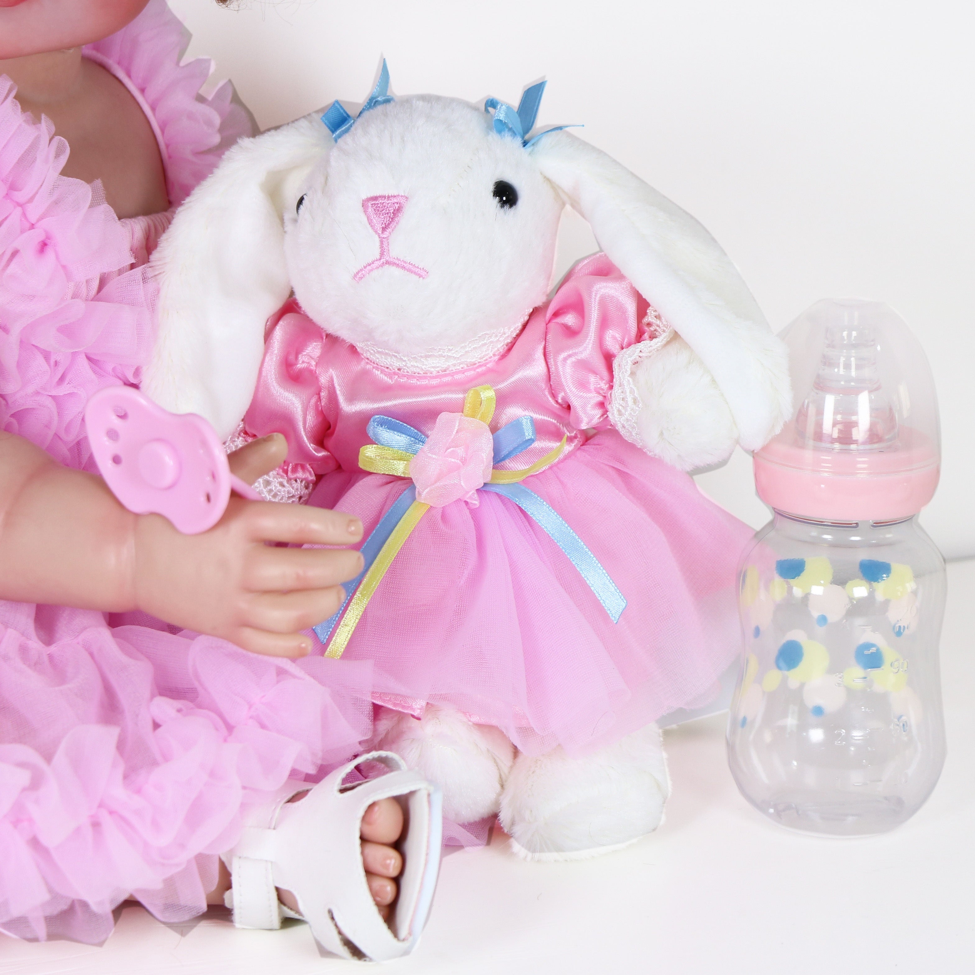 Poupée Reborn de 22 pouces - Mouvement joyeux avec un visage peint 3D, un corps en vinyle souple et des cheveux racinés, accompagné d'un petit lapin en peluche, parfait pour des cadeaux de Noël, d'Halloween ou de Thanksgiving.