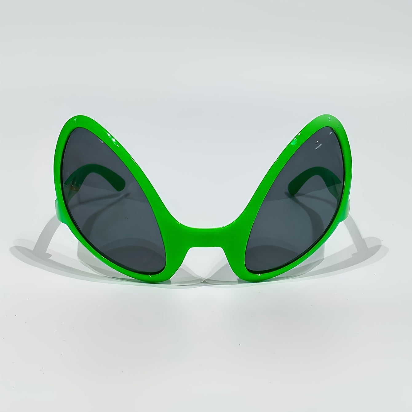 10pcs Alien Eyewear - Lunettes vertes en polycarbonate avec verres noirs, accessoires amusants pour costumes pour anniversaires et fêtes, accessoires décoratifs unisexe, accessoire de fête | Design futuriste | Lunettes durables